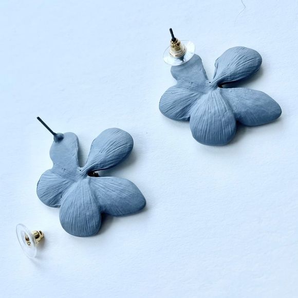 Metal Pierced Flower Blossom Earrings Painted a Milky Blue Gray Gold Ton… - Picture 2 of 3
